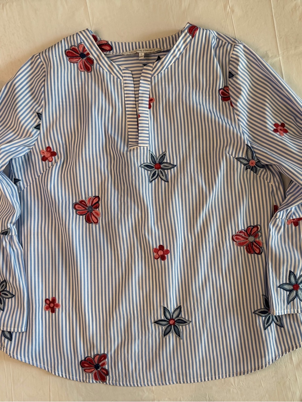 Collective Concepts Long Bell Sleeve Blouse Embroidered Size L